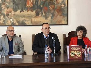 Представљање књиге „Усклици искреног одушевљења: ефемерни спектакл и путовање краља Александра и краљице Драге Обреновић по Србији 1901. године”