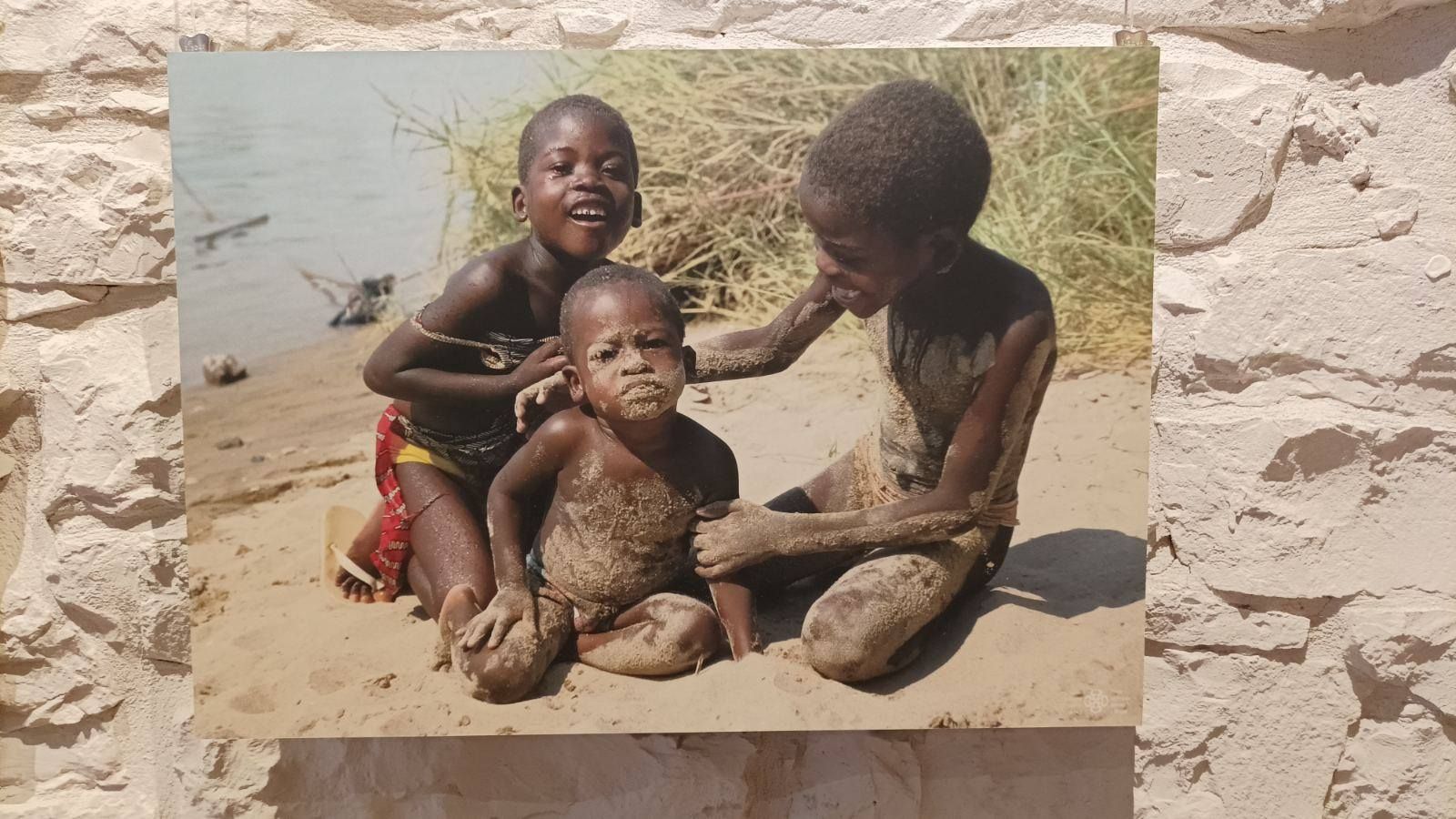 Ауторска изложба фотографија Саша Савовића „Деца Анголе“ у Пули